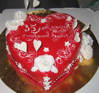Торт в виде сердца на годовщину свадьбы